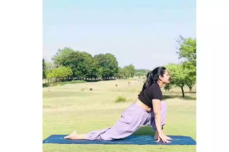 Surya-Namaskar-4