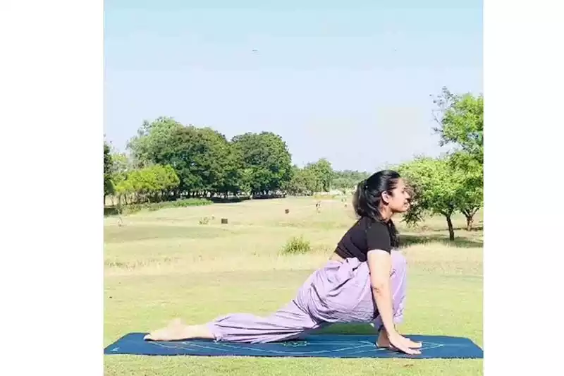 Surya-Namaskar-9